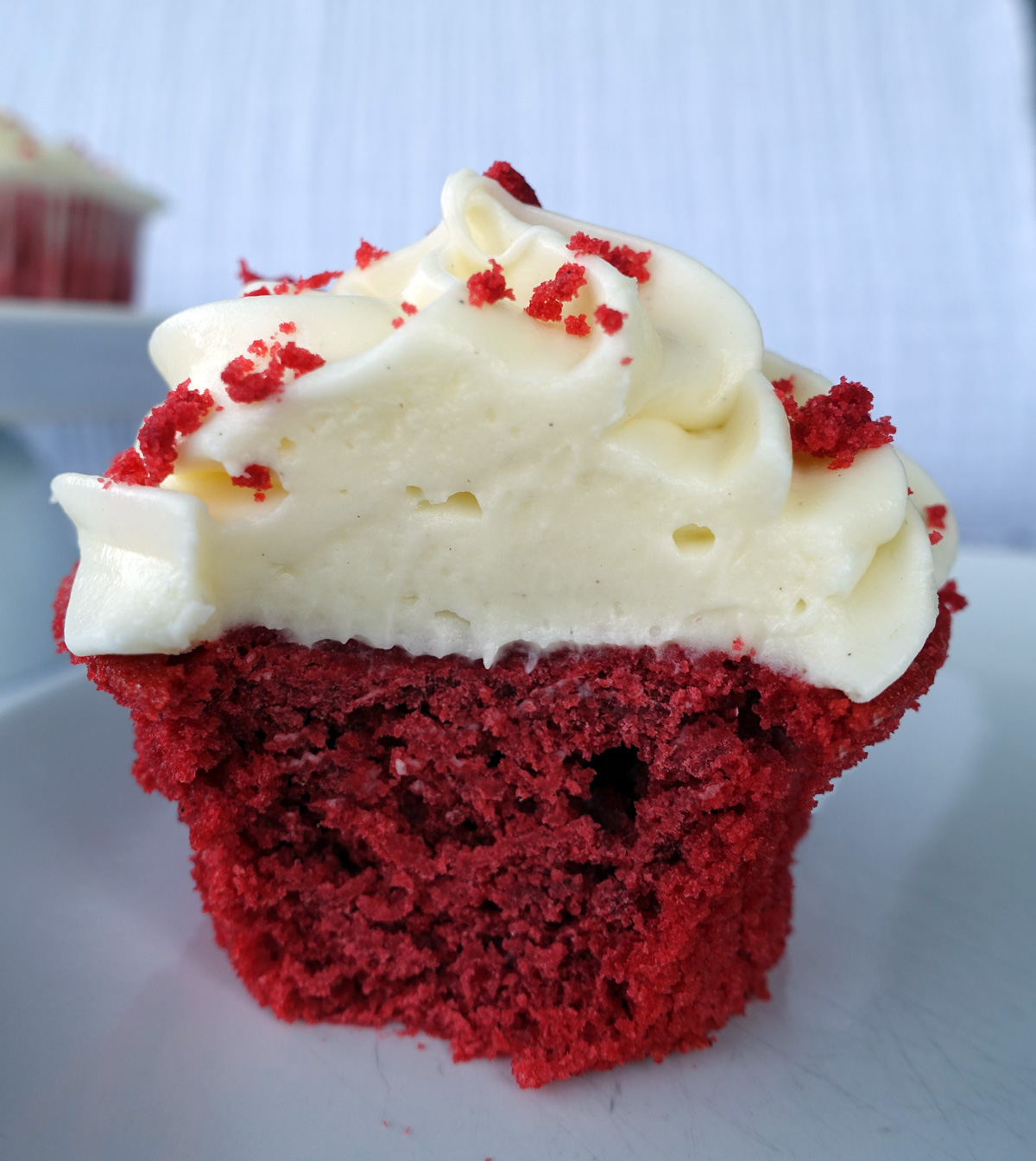 virtuel gå ind Formode Red velvet cupcakes | Røde cupcakes med vanilje frosting